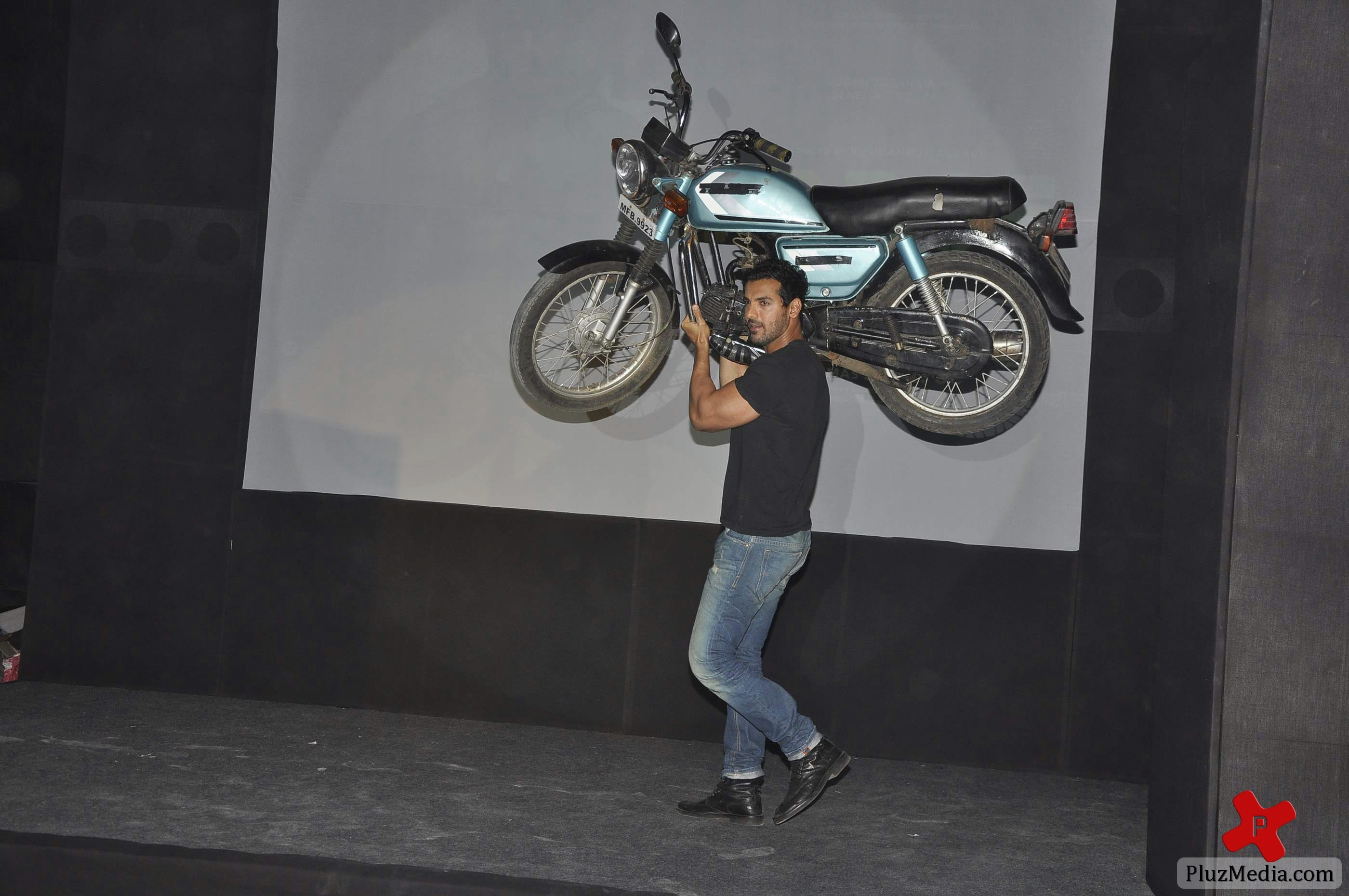 John Abraham lifts a bike at Force promotion pictures | Picture 88846